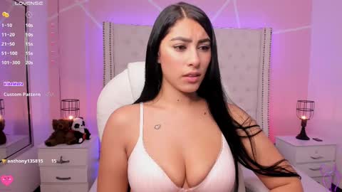 Snapshot of emily_roux chatting on 03-09-25, 04:49 EMILY online show from 03-09-25, 04:49