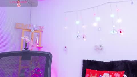 Snapshot of emily_sanderss1 chatting on 12-17-24, 11:38 Emily online show from 12-17-24, 11:38