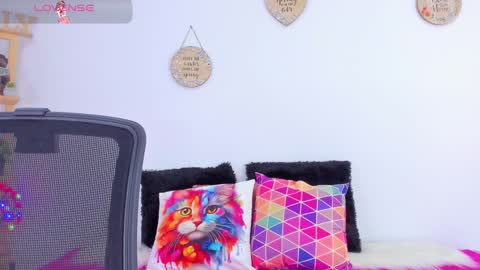 Snapshot of emily_sanderss1 chatting on 01-10-25, 06:17 Emily online show from 01-10-25, 06:17