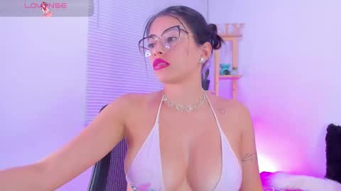 Snapshot of emily_sanderss1 chatting on 02-09-25, 11:15 Emily online show from 02-09-25, 11:15