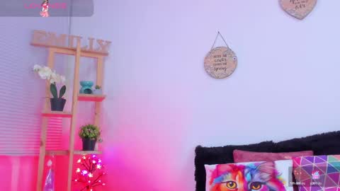 Snapshot of emily_sanderss1 chatting on 02-19-25, 11:04 Emily online show from 02-19-25, 11:04