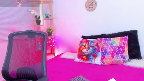 Snapshot of emily_sanderss1 chatting on 02-22-25, 10:20 Emily online show from 02-22-25, 10:20