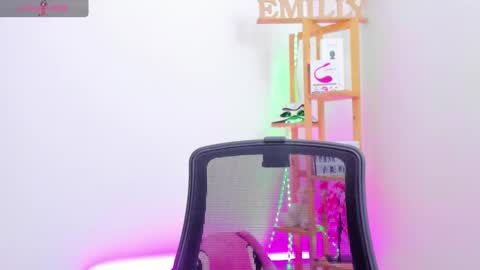 Snapshot of emily_sanderss1 chatting on 09-18-25, 03:47 Emily online show from 09-18-25, 03:47