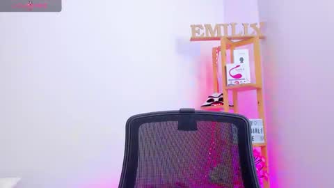 Snapshot of emily_sanderss1 chatting on 09-19-25, 10:49 Emily online show from 09-19-25, 10:49