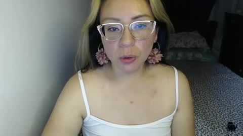 Snapshot of emily_sexy69 chatting on 02-22-25, 12:27 Emily online show from 02-22-25, 12:27