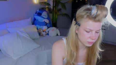 Snapshot of emily_shepard chatting on 05-07-26, 02:28 emily shepard online show from 05-07-26, 02:28