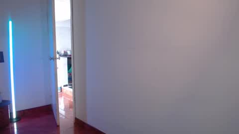 Snapshot of emily_swan_04 chatting on 01-17-25, 05:41 Emily  Swan online show from 01-17-25, 05:41