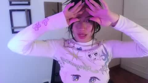 Snapshot of emily_swan_04 chatting on 03-06-25, 05:54 Emily  Swan online show from 03-06-25, 05:54