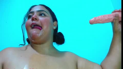 Snapshot of emily_sweet_23 chatting on 02-24-25, 12:59 Liss online show from 02-24-25, 12:59