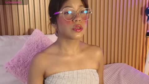 Snapshot of emily_sweett12 chatting on 05-06-26, 12:10 Emily online show from 05-06-26, 12:10