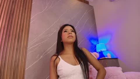 Snapshot of emily_sweett12 chatting on 05-27-26, 12:13 Emily online show from 05-27-26, 12:13