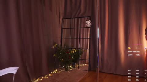 Snapshot of emily_w0w_ chatting on 01-01-25, 01:59 Lia online show from 01-01-25, 01:59