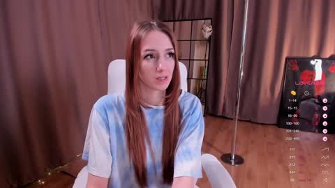 Snapshot of emily_w0w_ chatting on 02-05-25, 09:15 Lia online show from 02-05-25, 09:15