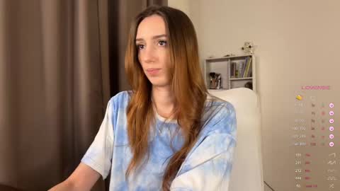 Snapshot of emily_w0w_ chatting on 09-25-25, 06:33 Lia online show from 09-25-25, 06:33