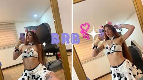 Snapshot of emily_warren__ chatting on 09-25-25, 07:28 emily_warren__ online show from 09-25-25, 07:28