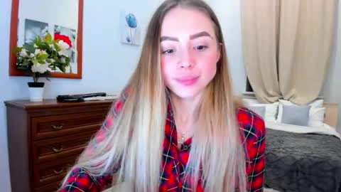 Snapshot of emily_wilds chatting on 10-25-25, 09:42 emily_wilds online show from 10-25-25, 09:42