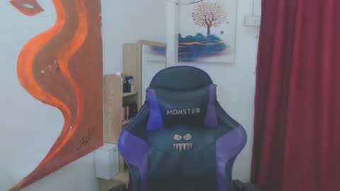 emily_xo143 online show from 04-13-26, 12:32