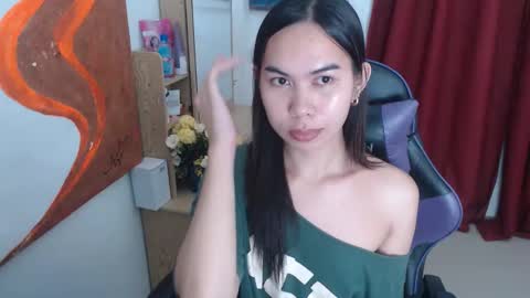 emily_xo143 online show from 06-04-26, 07:31