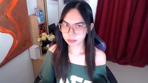 emily_xo143 online show from 06-06-26, 06:45