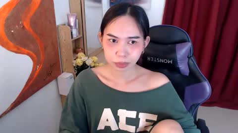 emily_xo143 online show from 06-11-26, 11:41