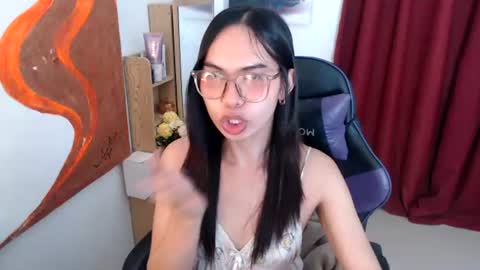 emily_xo143 online show from 06-12-26, 12:09