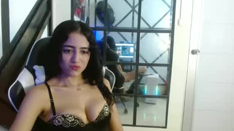 Snapshot of emily_zc1 chatting on 09-12-25, 03:28 EMILY  online show from 09-12-25, 03:28