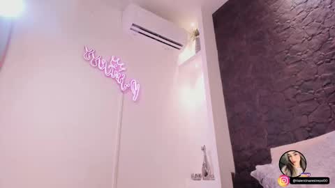 Snapshot of emilyallen_1 chatting on 11-30-25, 04:33 emilyallen_1 online show from 11-30-25, 04:33