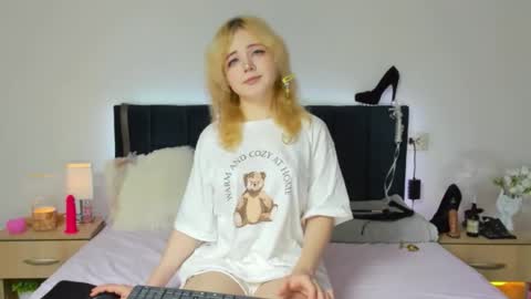 Baby Emelli online show from 11-12-25, 07:53