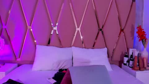 Emily online show from 04-25-26, 01:52