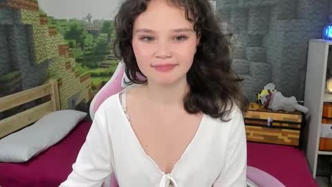 Emilyhaves online show from 09-10-25, 05:51
