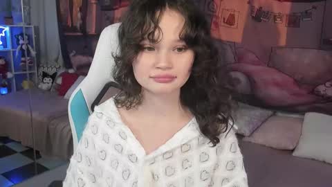 Snapshot of emilychaves chatting on 11-22-25, 05:01 Emilyhaves online show from 11-22-25, 05:01