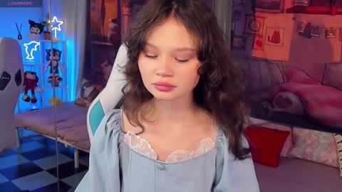 Snapshot of emilychaves chatting on 12-15-25, 06:17 Emilyhaves online show from 12-15-25, 06:17