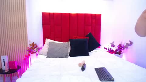 EMILY  online show from 04-22-26, 08:43