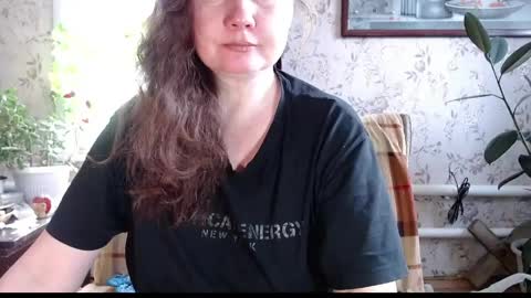 EmilyDoth online show from 04-19-26, 06:24