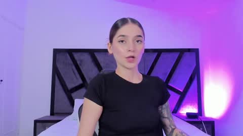 Snapshot of emilyevanss1_ chatting on 10-04-25, 05:05 Emily online show from 10-04-25, 05:05