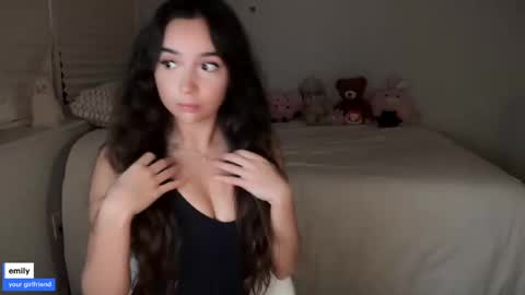 Snapshot of emilyfawn chatting on 10-18-25, 04:48 emilyfawn online show from 10-18-25, 04:48