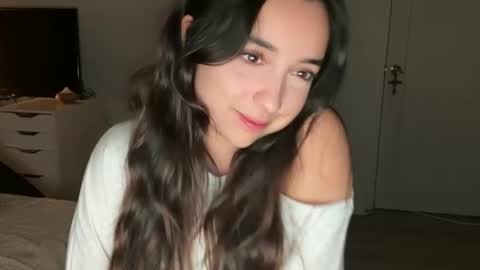 Snapshot of emilyfawn chatting on 11-11-25, 04:12 emilyfawn online show from 11-11-25, 04:12