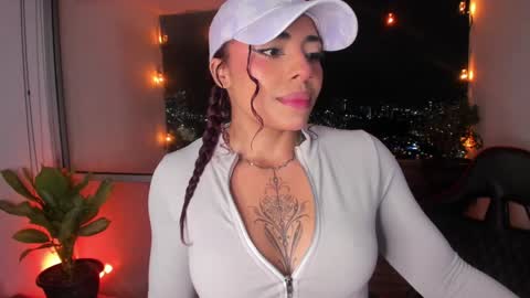 Snapshot of emilyfitness8 chatting on 12-23-24, 03:18 emily online show from 12-23-24, 03:18