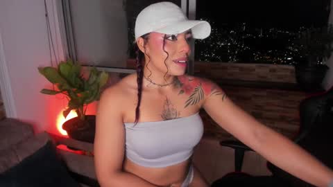 Snapshot of emilyfitness8 chatting on 01-10-25, 03:50 emily online show from 01-10-25, 03:50