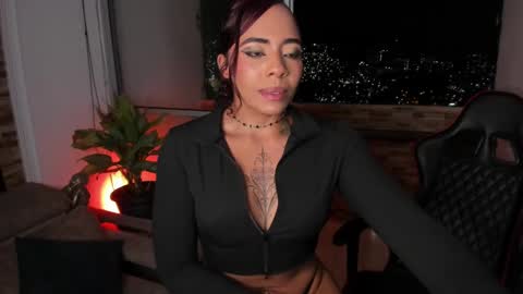 Snapshot of emilyfitness8 chatting on 02-19-25, 03:39 emily online show from 02-19-25, 03:39