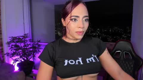 Snapshot of emilyfitness8 chatting on 09-30-25, 03:44 emily online show from 09-30-25, 03:44