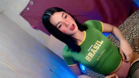 Snapshot of emilyfuckers chatting on 01-01-25, 01:16 ariane online show from 01-01-25, 01:16