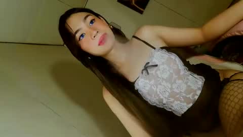 Snapshot of emilyfuckers chatting on 10-24-25, 11:06 ariane online show from 10-24-25, 11:06