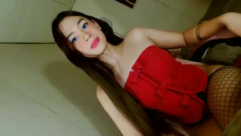 Snapshot of emilyfuckers chatting on 11-01-25, 09:44 ariane online show from 11-01-25, 09:44