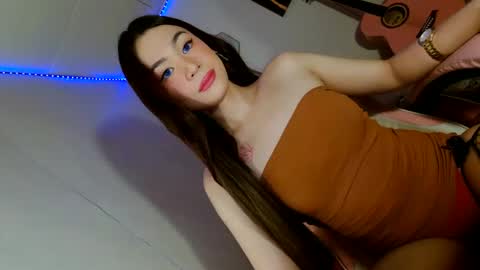 Snapshot of emilyfuckers chatting on 11-09-25, 08:23 ariane online show from 11-09-25, 08:23