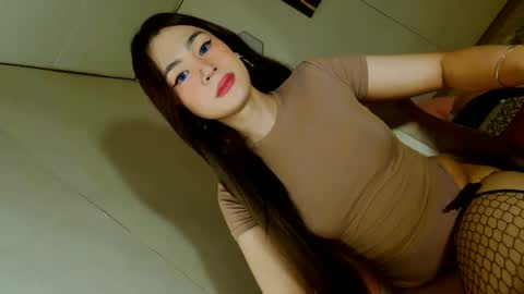 Snapshot of emilyfuckers chatting on 11-12-25, 10:04 ariane online show from 11-12-25, 10:04