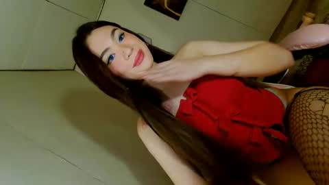 Snapshot of emilyfuckers chatting on 11-14-25, 10:36 ariane online show from 11-14-25, 10:36