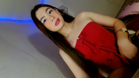 Snapshot of emilyfuckers chatting on 11-21-25, 08:46 ariane online show from 11-21-25, 08:46