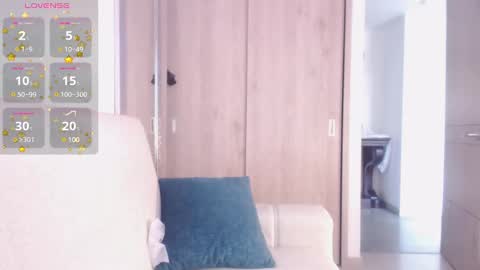 Snapshot of emilyguss chatting on 12-17-24, 08:32 Emily online show from 12-17-24, 08:32