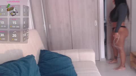 Snapshot of emilyguss chatting on 02-05-25, 02:37 Emily online show from 02-05-25, 02:37